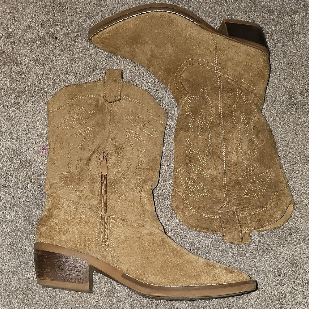 TT2🔹️Tan Suede Western Boots - Picture 2 of 8